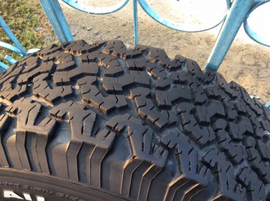 แม็กนอก 2 ชิ้นแท้ เบาๆ ขอบ15 ออฟเซ็ท-15 สภาพดีพร้อมยาง BF-Goodrich 31x10.5R15 ปี2011 แม็กนอก 2 ชิ้นแท้ เบาๆ ขอบ15 ออฟเซ็ท-15 สภาพดีพร้อมยาง BF-Goodrich 31x10.5R15 ปี2011