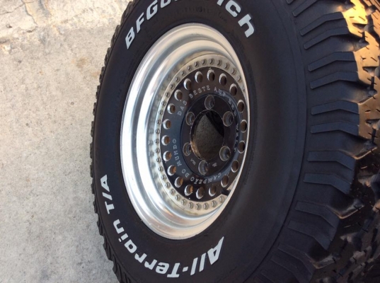 แม็กนอก 2 ชิ้นแท้ เบาๆ ขอบ15 ออฟเซ็ท-15 สภาพดีพร้อมยาง BF-Goodrich 31x10.5R15 ปี2011 แม็กนอก 2 ชิ้นแท้ เบาๆ ขอบ15 ออฟเซ็ท-15 สภาพดีพร้อมยาง BF-Goodrich 31x10.5R15 ปี2011