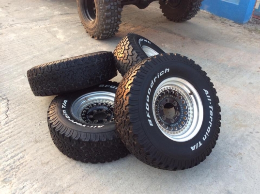 แม็กนอก 2 ชิ้นแท้ เบาๆ ขอบ15 ออฟเซ็ท-15 สภาพดีพร้อมยาง BF-Goodrich 31x10.5R15 ปี2011