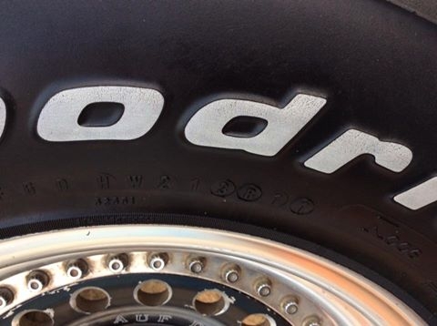 แม็กนอก 2 ชิ้นแท้ เบาๆ ขอบ15 ออฟเซ็ท-15 สภาพดีพร้อมยาง BF-Goodrich 31x10.5R15 ปี2011 แม็กนอก 2 ชิ้นแท้ เบาๆ ขอบ15 ออฟเซ็ท-15 สภาพดีพร้อมยาง BF-Goodrich 31x10.5R15 ปี2011