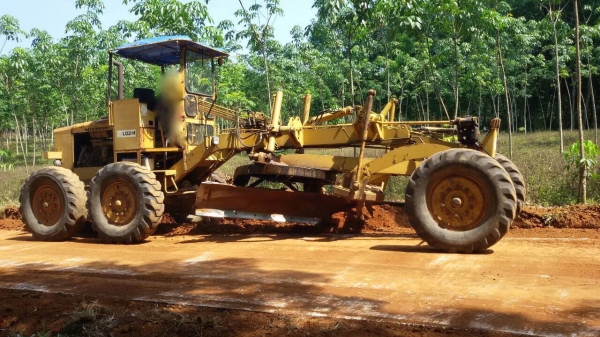 รถเกรด MITSUBISHI LG2 - H.   สนใจติดต่อ  081 - 6079515