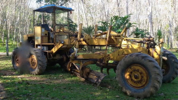 รถเกรด MITSUBISHI LG2 - H.   สนใจติดต่อ  081 - 6079515