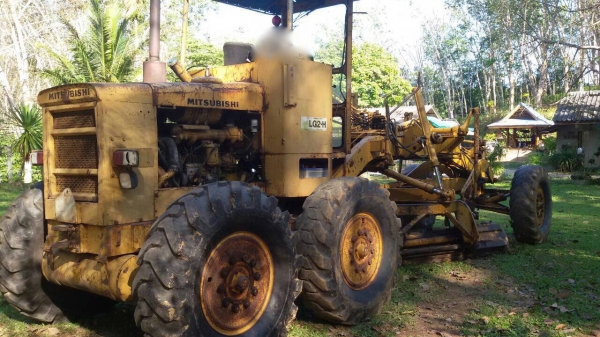 รถเกรด MITSUBISHI LG2 - H.   สนใจติดต่อ  081 - 6079515