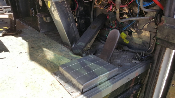 ขาย รถบัสปรับอากาศ ยาว 11 เมตร คัสซี HINO RF720 เครื่องท้าย 8DC9 320 แรงม้า ติดแก๊ส NGV 8 ถัง ช่วงล่าง ZM เบรคแห้ง ภายในสวย เอกสารเล่มทะเบียนพร้อม