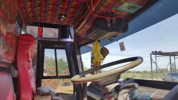 ขาย รถบัสปรับอากาศ ยาว 11 เมตร คัสซี HINO RF720 เครื่องท้าย 8DC9 320 แรงม้า ติดแก๊ส NGV 8 ถัง ช่วงล่าง ZM เบรคแห้ง ภายในสวย เอกสารเล่มทะเบียนพร้อม