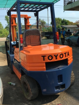 รถยกtoyota รุ่น5 นน. 3 ตัน เครื่อง1z เสาสูง 3 เมตร เกียร์ธรรมดา