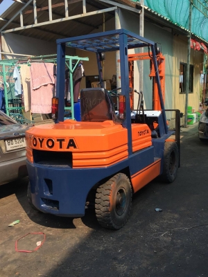 รถยกtoyota รุ่น5 นน. 3 ตัน เครื่อง1z เสาสูง 3 เมตร เกียร์ธรรมดา