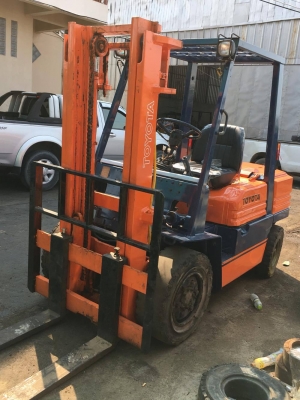 รถยกtoyota รุ่น5 นน. 3 ตัน เครื่อง1z เสาสูง 3 เมตร เกียร์ธรรมดา