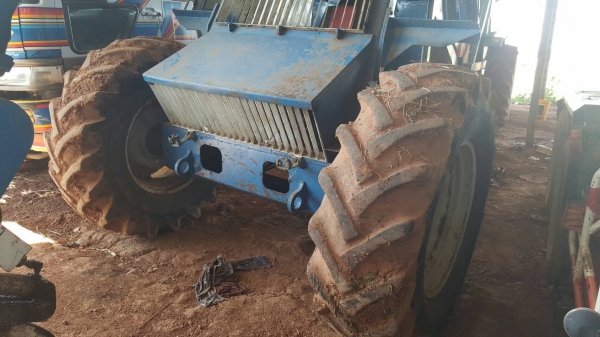 ขาย รถคีบอ้อย 3 ล้อ เครื่อง 4BB1 100 แรงม้า รถใช้งานได้ดีครับ