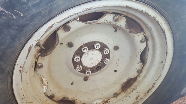 ขาย รถคีบอ้อย 3 ล้อ เครื่อง 4BB1 100 แรงม้า รถใช้งานได้ดีครับ