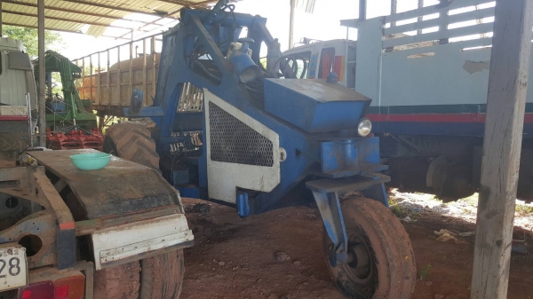 ขาย รถคีบอ้อย 3 ล้อ เครื่อง 4BB1 100 แรงม้า รถใช้งานได้ดีครับ