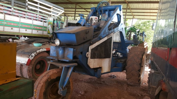 ขาย รถคีบอ้อย 3 ล้อ เครื่อง 4BB1 100 แรงม้า รถใช้งานได้ดีครับ