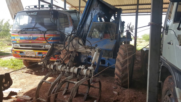 ขาย รถคีบอ้อย 3 ล้อ เครื่อง 4BB1 100 แรงม้า รถใช้งานได้ดีครับ