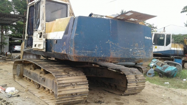ขายรถแบคโฮ KOMATSU PC200-5 ระบบไฟเต็ม คอลโทรลสั้น เอกสารอินวอย ราคา 650000