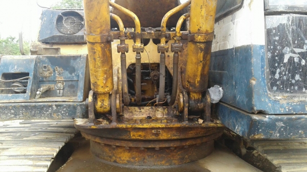 ขายรถแบคโฮ KOMATSU PC200-5 ระบบไฟเต็ม คอลโทรลสั้น เอกสารอินวอย ราคา 650000