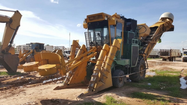 ขาย รถตัดอ้อย AUSTOFT ปี 97 สภาพพร้อมใช้งาน เครื่องดี ปั้มดี ราคาคุยกันได้ครับ