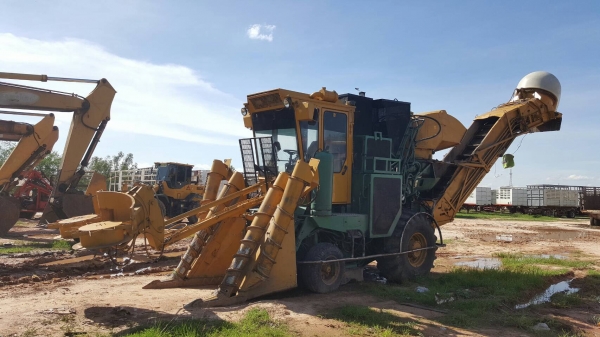 ขาย รถตัดอ้อย AUSTOFT ปี 97 สภาพพร้อมใช้งาน เครื่องดี ปั้มดี ราคาคุยกันได้ครับ