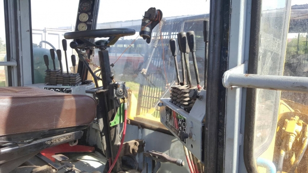 ขาย รถตัดอ้อย AUSTOFT ปี 97 สภาพพร้อมใช้งาน เครื่องดี ปั้มดี ราคาคุยกันได้ครับ