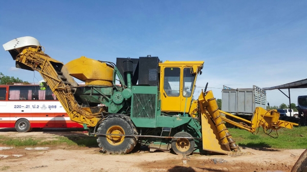 ขาย รถตัดอ้อย AUSTOFT ปี 97 สภาพพร้อมใช้งาน เครื่องดี ปั้มดี ราคาคุยกันได้ครับ