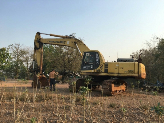 ขาย 2,6000,000 (รวมเหมา 2 คัน)KOMATSU pc 300-6เล่มทะเบียน 17,000 ชม.ขายเหมา 2 คัน รถดีใช้งานได้ 090-772-3710 090-772-3708