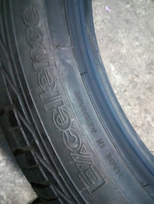 245/45R18  GOODYEAR RUNONFLAT ปี13  มี 2 เส้น  tel.081-4273941 ไอดีไลน์ 0814273941