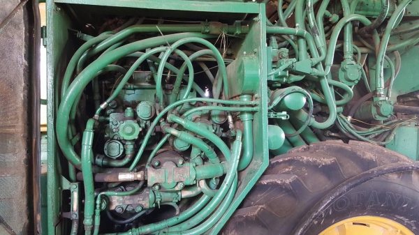 ขาย รถตัดอ้อย AUSTOFT ปี 97 สภาพพร้อมใช้งาน เครื่องดี ปั้มดี ราคาคุยกันได้ครับ