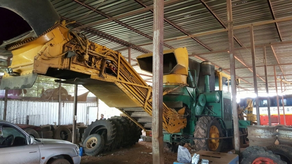 ขาย รถตัดอ้อย AUSTOFT ปี 97 สภาพพร้อมใช้งาน เครื่องดี ปั้มดี ราคาคุยกันได้ครับ