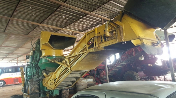 ขาย รถตัดอ้อย AUSTOFT ปี 97 สภาพพร้อมใช้งาน เครื่องดี ปั้มดี ราคาคุยกันได้ครับ