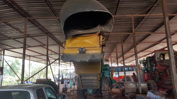 ขาย รถตัดอ้อย AUSTOFT ปี 97 สภาพพร้อมใช้งาน เครื่องดี ปั้มดี ราคาคุยกันได้ครับ