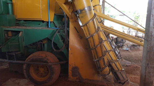 ขาย รถตัดอ้อย AUSTOFT ปี 97 สภาพพร้อมใช้งาน เครื่องดี ปั้มดี ราคาคุยกันได้ครับ