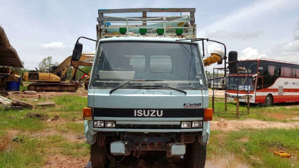 ขาย 10 ล้อดั้ม ROCKY FVZ32M วางเครื่อง 6SD1 240 แรงม้า คัสซีสวยตลอดเส้น เกียร์ใหญ่ สโลว์กลาง เบรคทิฟฟี่ ทะเบียนครบพร้อมโอน