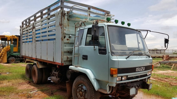 ขาย 10 ล้อดั้ม ROCKY FVZ32M วางเครื่อง 6SD1 240 แรงม้า คัสซีสวยตลอดเส้น เกียร์ใหญ่ สโลว์กลาง เบรคทิฟฟี่ ทะเบียนครบพร้อมโอน