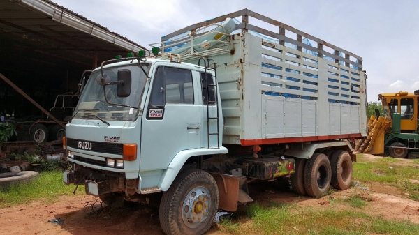 ขาย 10 ล้อดั้ม ROCKY FVZ32M วางเครื่อง 6SD1 240 แรงม้า คัสซีสวยตลอดเส้น เกียร์ใหญ่ สโลว์กลาง เบรคทิฟฟี่ ทะเบียนครบพร้อมโอน