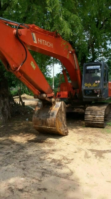 ขาย HITACHI EX200-2 สภาพสวยพร้อมใช้ ราคาต่อรองได้ ติดต่อได้ที่คุณ อ๊อฟ พิจิตร 086-737-9991