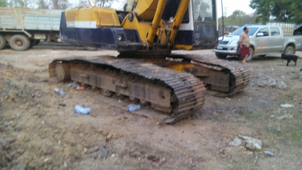 ขาย KOMATSU PC 200-5 สภาพสวยพร้อมใช้ ติดต่อ คุณ อ๊อฟ พิจิตร 086-737-9991 ขาย KOMATSU PC 200-5 สภาพสวยพร้อมใช้ ติดต่อ คุณ อ๊อฟ พิจิตร 086-737-9991