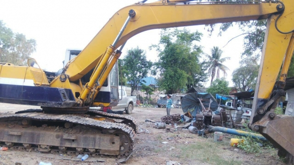 ขาย KOMATSU PC 200-5 สภาพสวยพร้อมใช้ ติดต่อ คุณ อ๊อฟ พิจิตร 086-737-9991 ขาย KOMATSU PC 200-5 สภาพสวยพร้อมใช้ ติดต่อ คุณ อ๊อฟ พิจิตร 086-737-9991