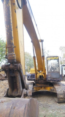 ขาย KOMATSU PC 200-5 สภาพสวยพร้อมใช้ ติดต่อ คุณ อ๊อฟ พิจิตร 086-737-9991
