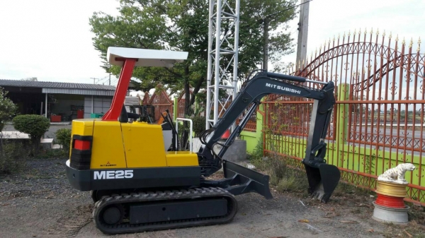 ขาย MITSUBISHI ME25  สภาพสวยพร้อมใช้ ราคาต่อรองได้ ติดต่อได้ที่คุณ อ๊อฟ พิจิตร 086-737-9991