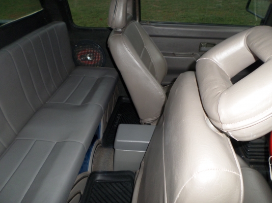 ขายรถกระบะ ISUZU TFR SPACECAB ปี37 พวงมาลัยเพาเวอร์ เครื่องดีแน่นๆ รถเดิมบางทั้งคันสีสวยประหยัดน้ำมันสุดๆ ช่วงล่างแน่นปึกคัสชีเดิมสวยไม่มีผุ เอกสารพร้อมโอน+ภาษีพรบ59 สีน้ำเงิน แอร์เย็น+ชีดี+ล้อแม๊กยางดี4เส้น+แม๊กไลเนอร์ รถสภาพพร้อมใช้งานครับ ขายราคา167,00