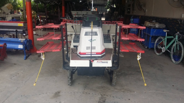 รถดำนานั่งขับ YANMAR รุ่น RR55 เก่าญี่ปุ่น  ดำนา 5 แถว มีกล่องหยอดปุ๋ยด้านท้าย สภาพสวย เครื่องยนต์ติดง่าย