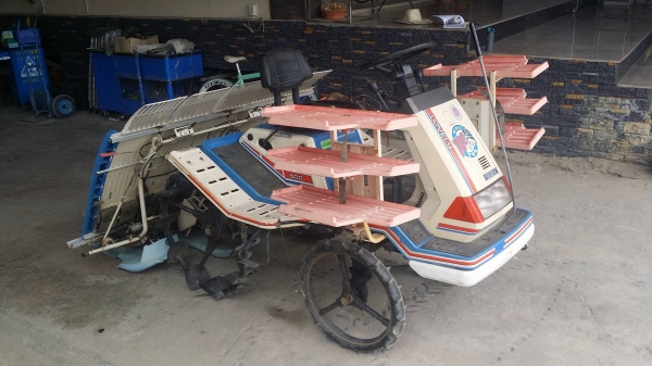 รถดำนานั่งขับ ISEKI  รุ่น PA500D เก่าญี่ปุ่น  ดำนา 5 แถว สภาพสวย เครื่องยนต์ติดง่าย สภาพสวยพร้อมใช้งาน