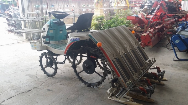 รถดำนานั่งขับ KUBOTA รุ่น SPJ400K เก่าญี่ปุ่น  ดำนา 4 แถว สภาพสวย ใช้เชือกดึงสตาร์ท