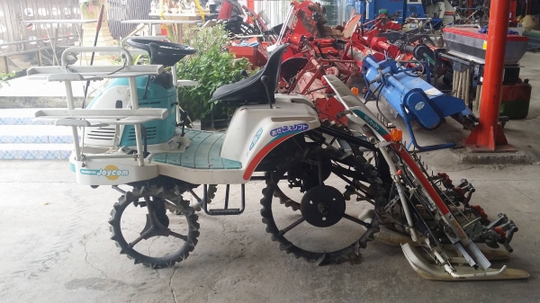 รถดำนานั่งขับ KUBOTA รุ่น SPJ400K เก่าญี่ปุ่น  ดำนา 4 แถว สภาพสวย ใช้เชือกดึงสตาร์ท