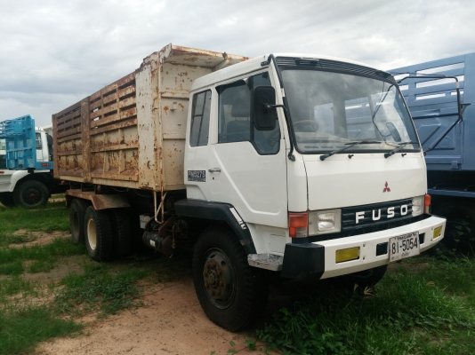 ขายตามสภาพ 527 เครื่อง 6D17 มี2คันครับ ดั้มพ์ดิน 2 เพลา ขายตามสภาพ 527 เครื่อง 6D17 มี2คันครับ ดั้มพ์ดิน 2 เพลา