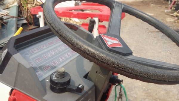 รถดำนานั่งขับ YANMAR รุ่น RR600 เก่าญี่ปุ่น  ดำนา 6 แถว  สภาพสวย เครื่องยนต์ติดง่าย