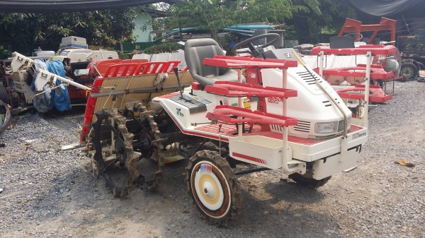 รถดำนานั่งขับ YANMAR รุ่น RR600 เก่าญี่ปุ่น  ดำนา 6 แถว  สภาพสวย เครื่องยนต์ติดง่าย