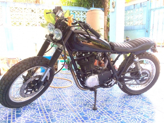ขาย YAMAHA Sr400 ใช้งานปกติ เครื่องแห้งๆ ไม่มีเยิ้ม ขาย  38,000 บาท