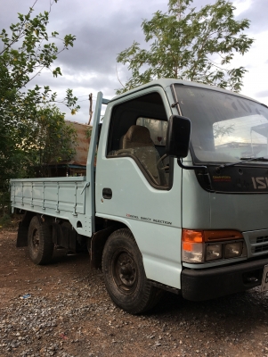 ISUZU NKR  4 ล้อ รถห้างแท้ เครื่อง 88 แรง สภาพพร้อมใช้  โทร 0892121146