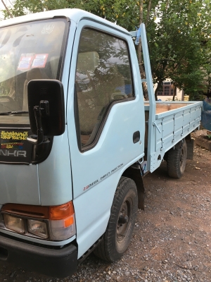 ISUZU NKR  4 ล้อ รถห้างแท้ เครื่อง 88 แรง สภาพพร้อมใช้  โทร 0892121146