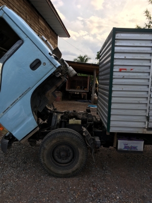 ISUZU NKR  4 ล้อ รถห้างแท้ เครื่อง 88 แรง สภาพพร้อมใช้  โทร 0892121146